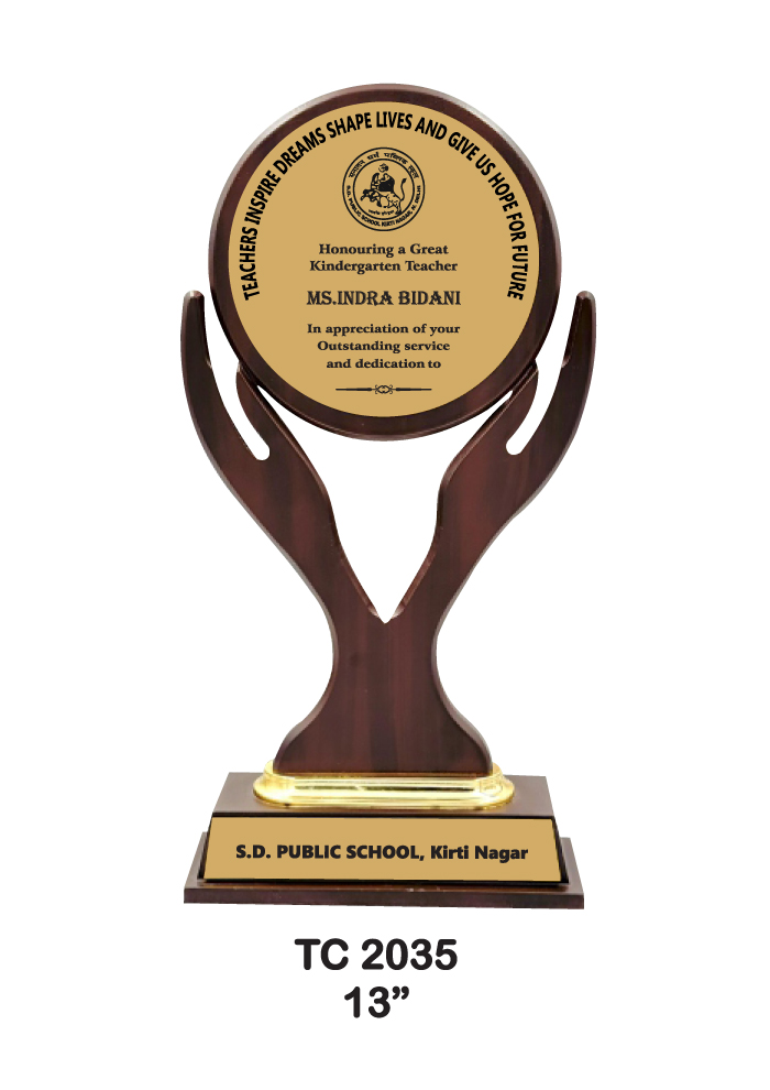 Wooden trophy Maker in Mumbai